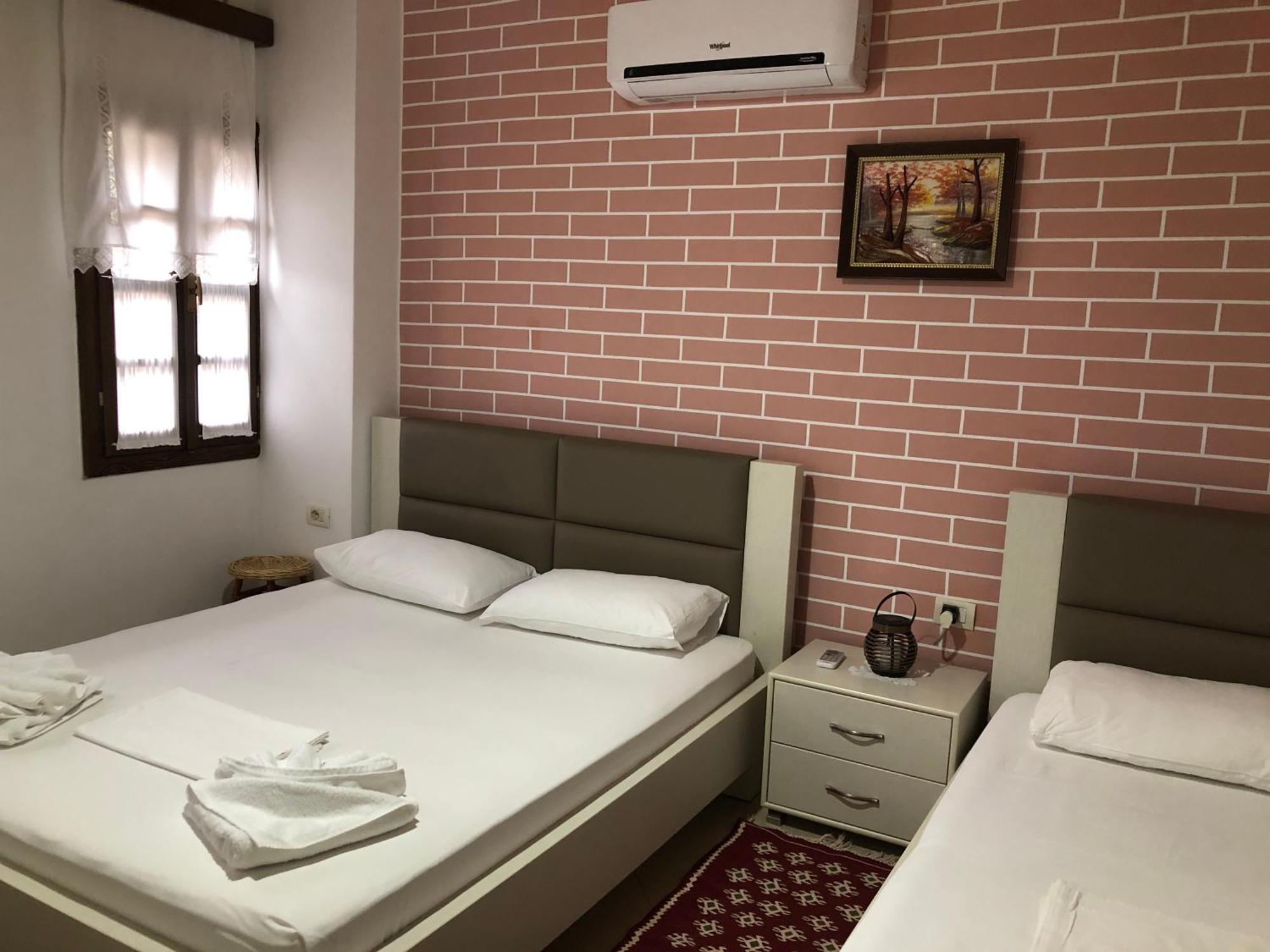 Dhimitri's guest house Berat Extérieur photo