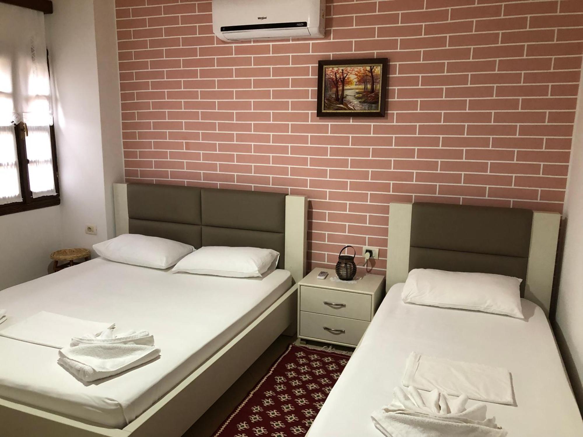 Dhimitri's guest house Berat Extérieur photo